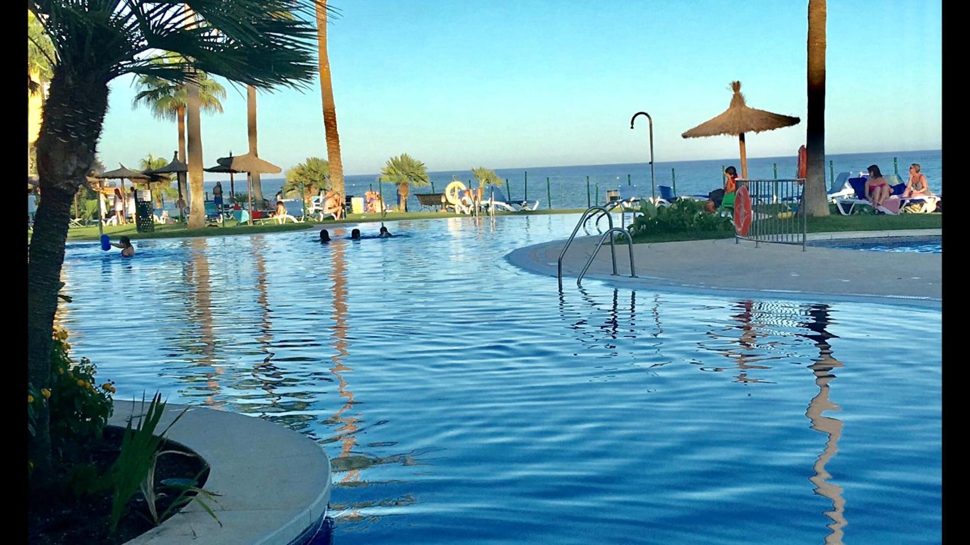 Mi Capricho 170 Beachfront Apartment Sitio de Calahonda Exteriör bild